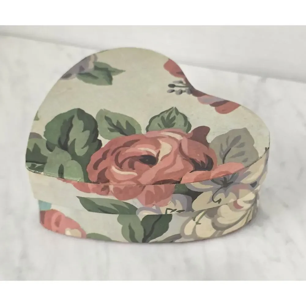 Heart Shaped Box - Picture 3 of 6